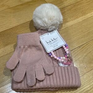girls 4 piece set.Hat,Gloves and 2 bracelets.